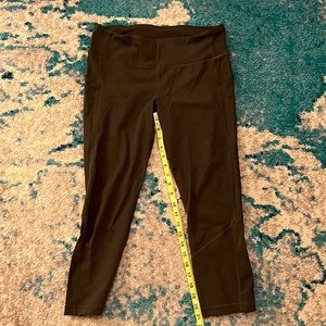 Lululemon pace rival crop